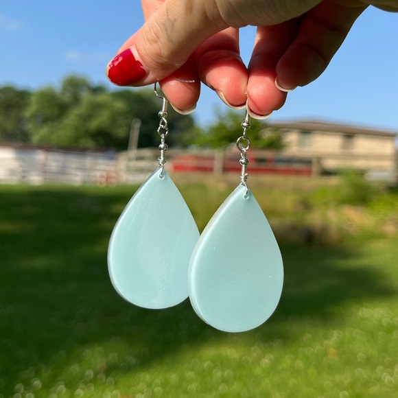 Handmade Dried Flower UV Resin Statement Dangle Earrings - Picture 15 of 16